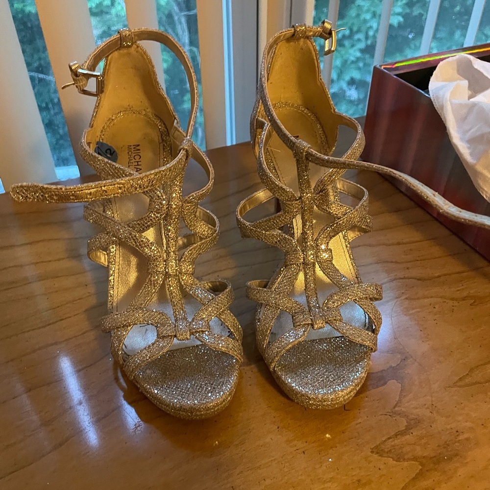 Gently used Michael Kors silver pumps size 7.5